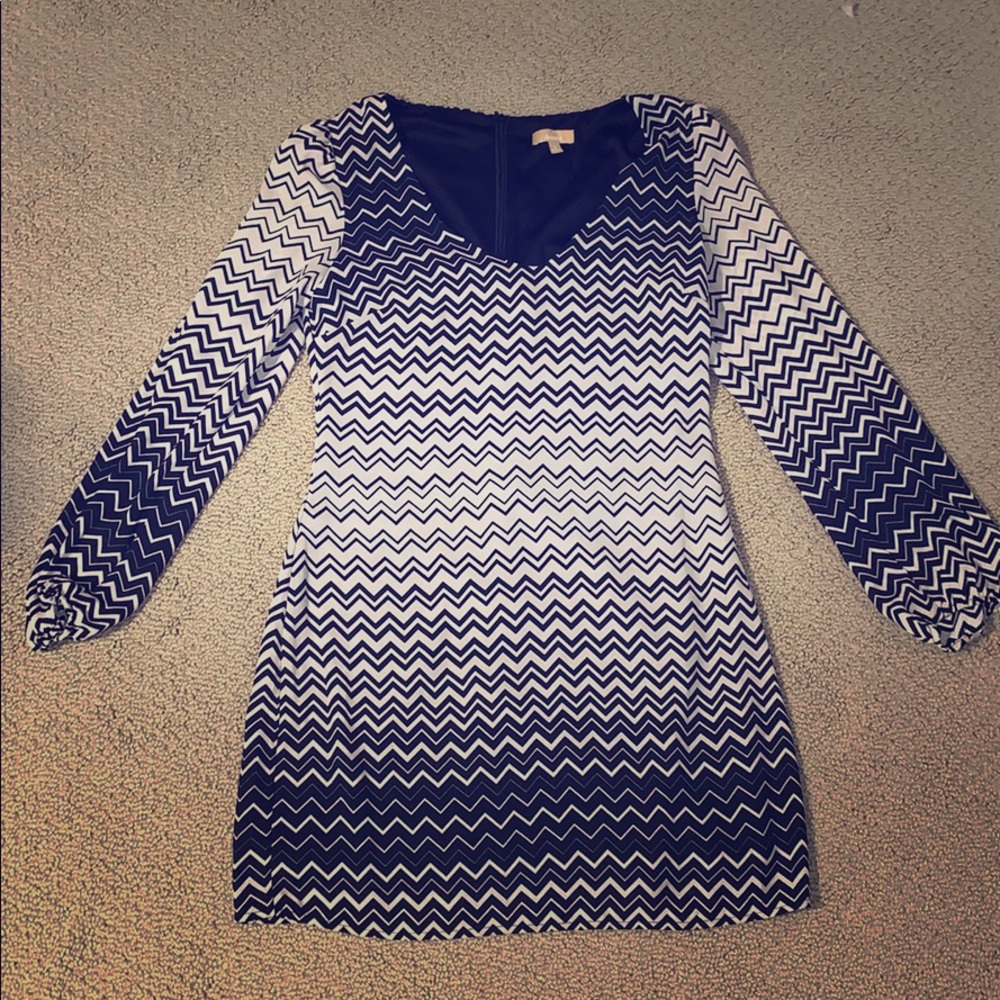 Long sleeved semi formal dress zig zag